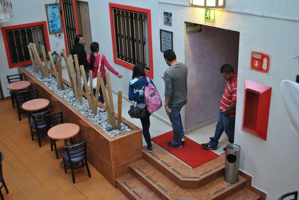 פואבלה Capital O Hotel Valencia מראה חיצוני תמונה