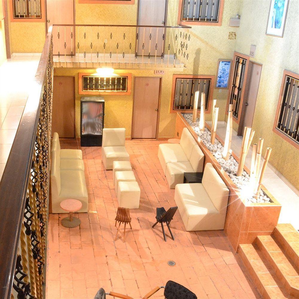 פואבלה Capital O Hotel Valencia מראה חיצוני תמונה