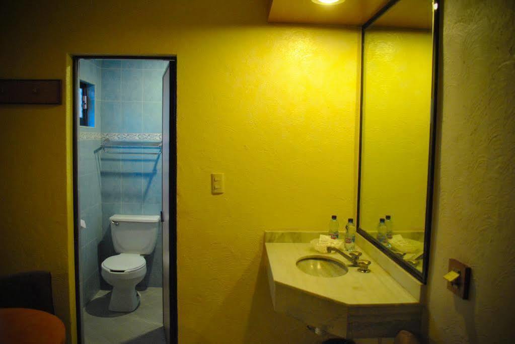 פואבלה Capital O Hotel Valencia מראה חיצוני תמונה