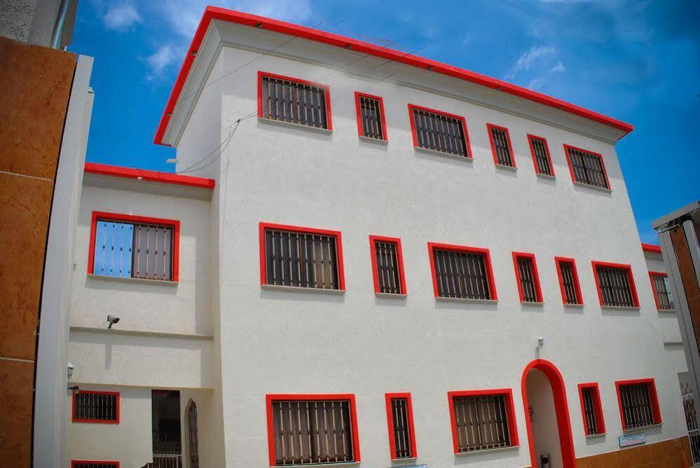 פואבלה Capital O Hotel Valencia מראה חיצוני תמונה