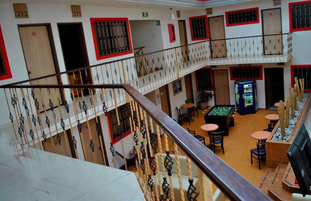 פואבלה Capital O Hotel Valencia מראה חיצוני תמונה