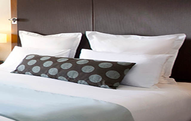 פואבלה Capital O Hotel Valencia מראה חיצוני תמונה