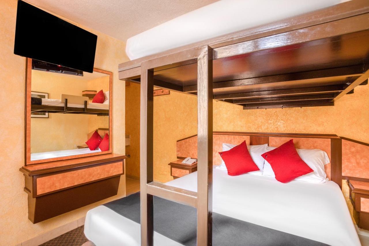 פואבלה Capital O Hotel Valencia מראה חיצוני תמונה