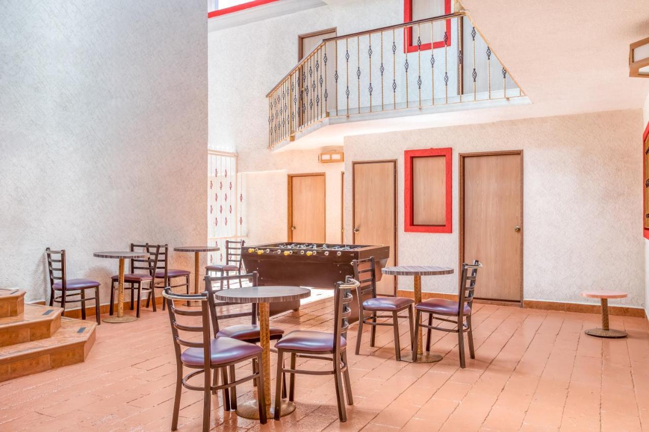 פואבלה Capital O Hotel Valencia מראה חיצוני תמונה