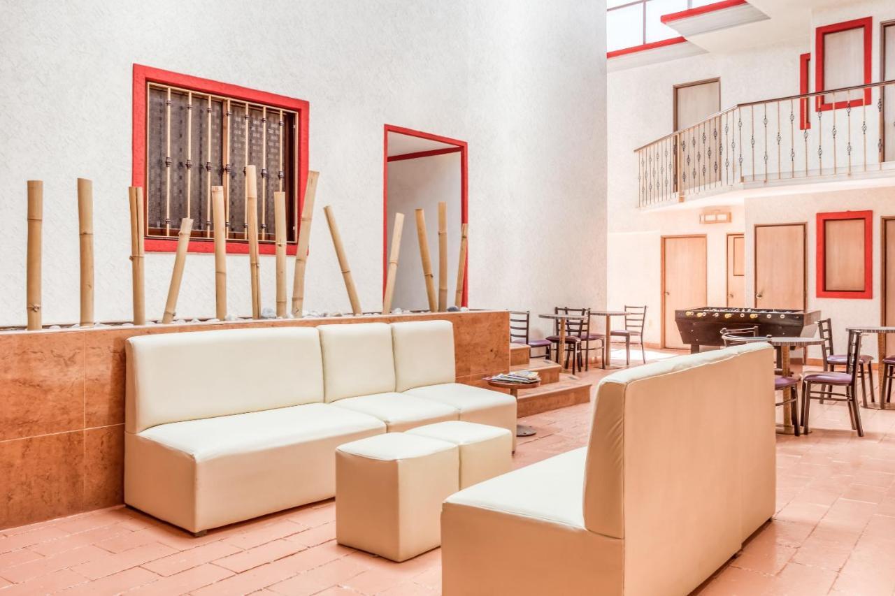 פואבלה Capital O Hotel Valencia מראה חיצוני תמונה
