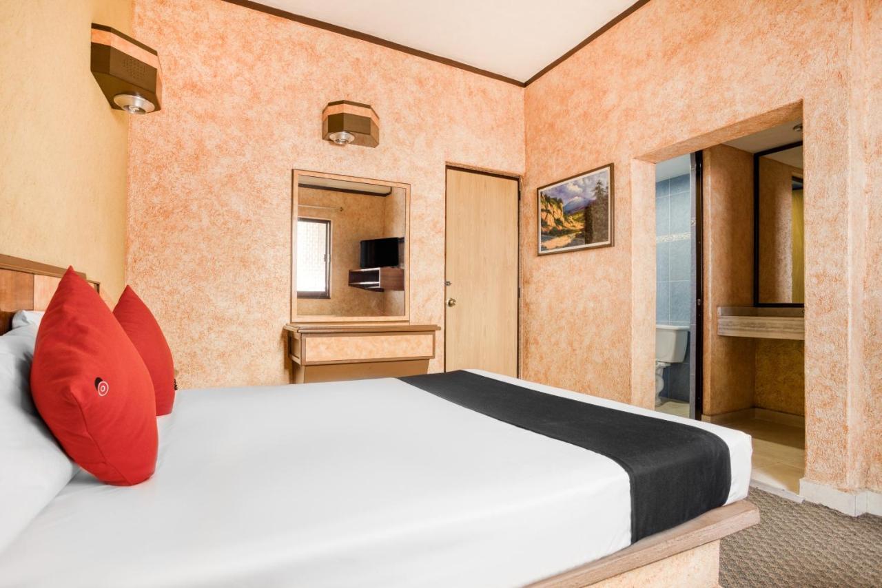 פואבלה Capital O Hotel Valencia מראה חיצוני תמונה