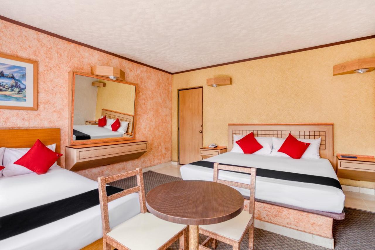 פואבלה Capital O Hotel Valencia מראה חיצוני תמונה